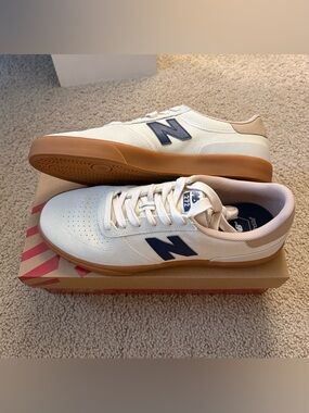 New Balance Men’s Cream and Navy 212 Low-Top Sneakers